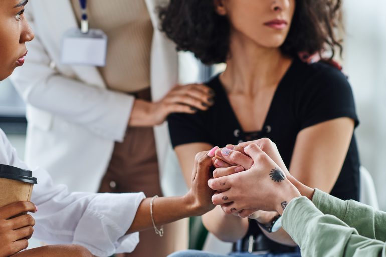 People with endometriosis support each other